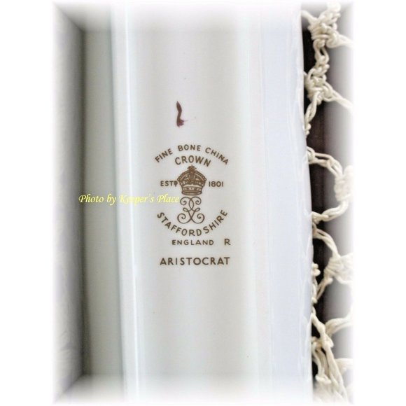 Vintage Crown Staffordshire Gold Aristocrat Porcel - Picture 2 of 5